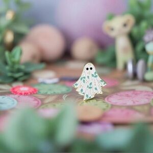 Cute Leaf Ghost Enamel Pin Halloween School Gift Goth Occult